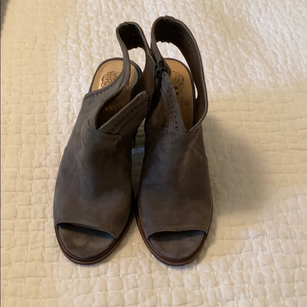 Size 9 Vince Camuto Koral Peep Toe Booties
Gray